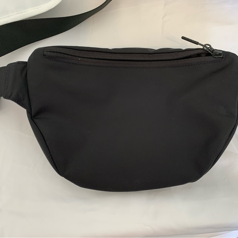 Lulu lemon city adventurer belt bag